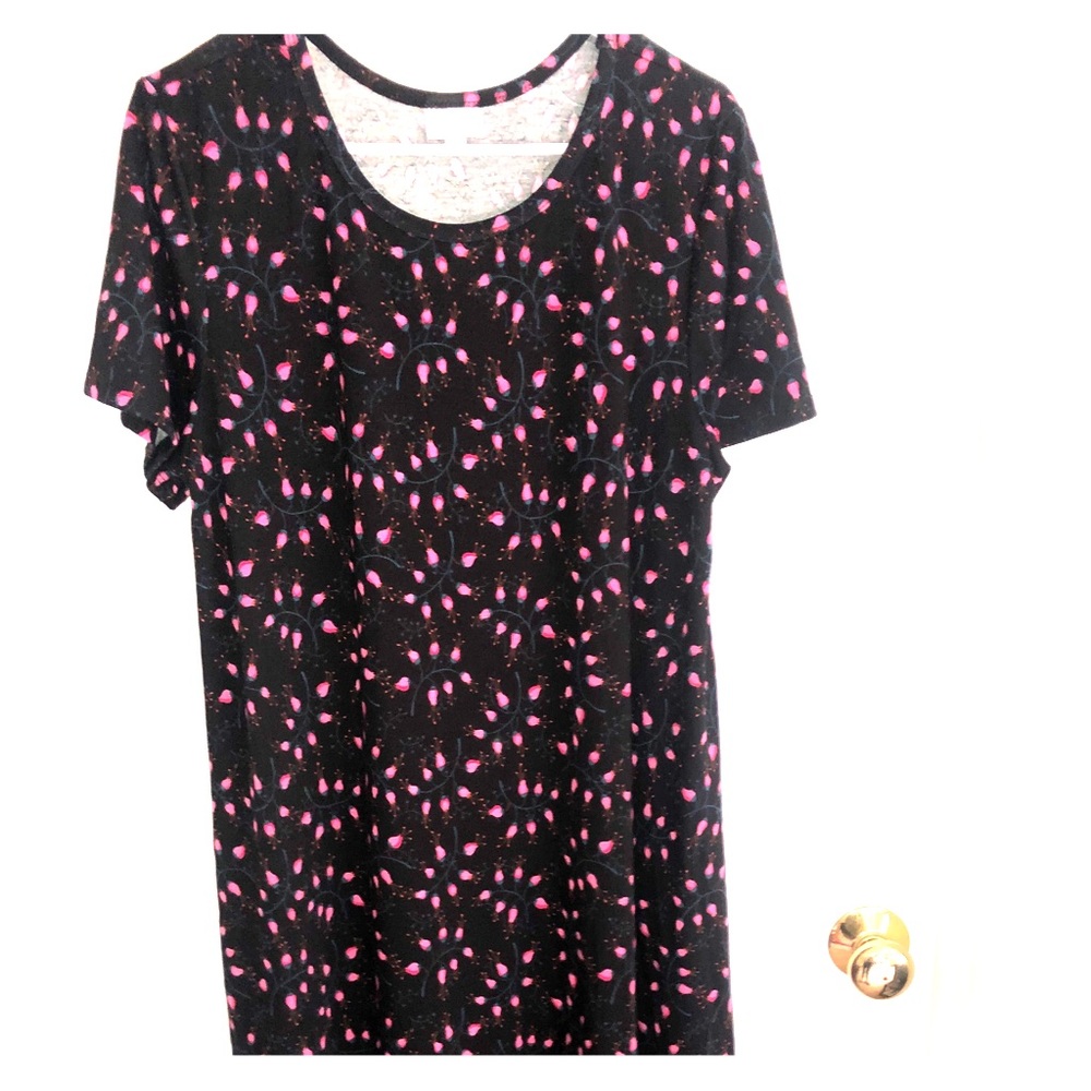 LuLaRoe Carly floral dress. 🌸